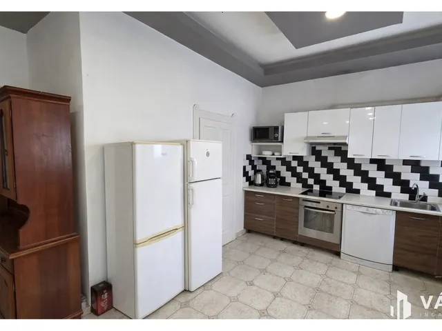 Kiadó ház Debrecen, Nagyerdőalja 240 nm