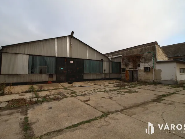 Eladó kereskedelmi és ipari ingatlan Dorog, Belváros 880 nm