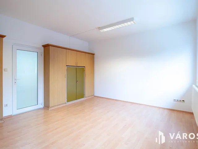 Kiadó kereskedelmi és ipari ingatlan Budapest XVII. kerület, Rákoscsaba 21 nm