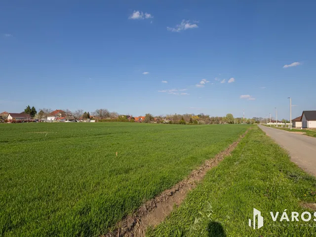 Eladó telek Deszk 852 nm