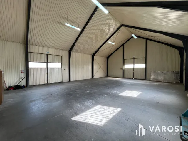 Eladó kereskedelmi és ipari ingatlan Debrecen, Lencztelep 200 nm