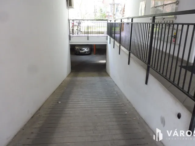 Eladó garázs Szeged 10 nm