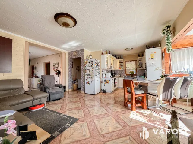 Eladó ház Üröm 100 nm