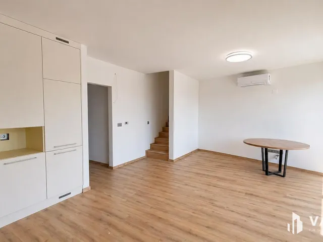 Eladó lakás Debrecen, Falóger 96 nm