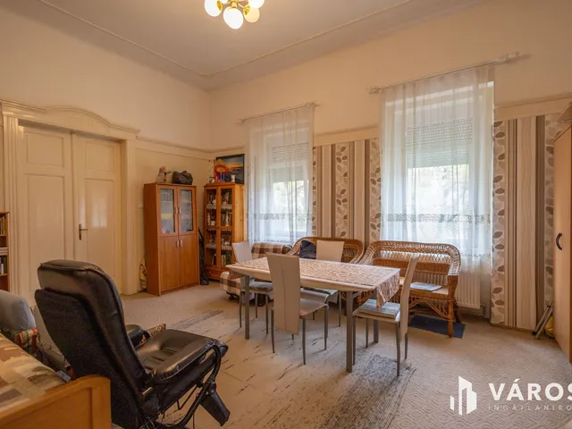 Eladó ház Hódmezővásárhely, Újváros 228 nm
