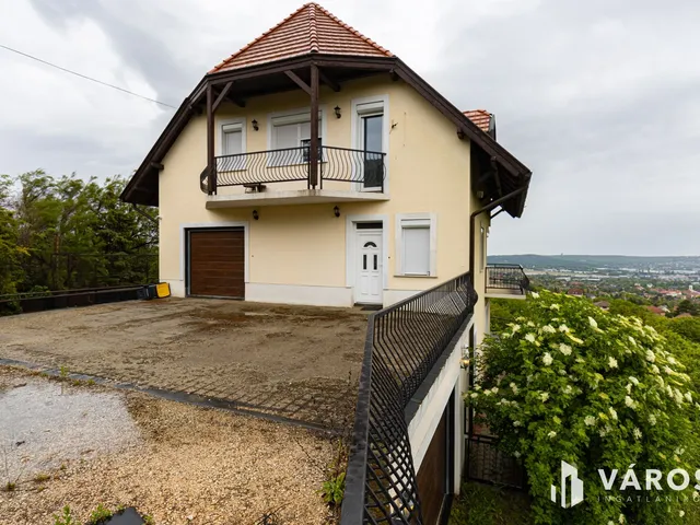Eladó nyaraló Budaörs 240 nm