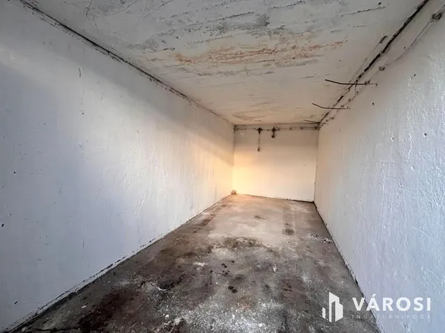 Eladó garázs Győr, Nádorváros 13 nm