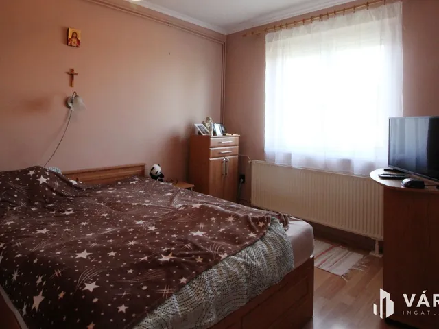 Eladó ház Nyúl 87 nm