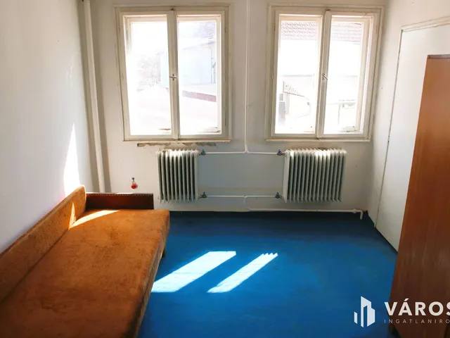 Eladó kereskedelmi és ipari ingatlan Gyomaendrőd 215 nm