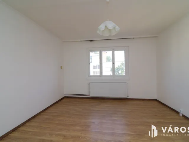 Kiadó lakás Békéscsaba, Kazinczy-lakótelep 52 nm