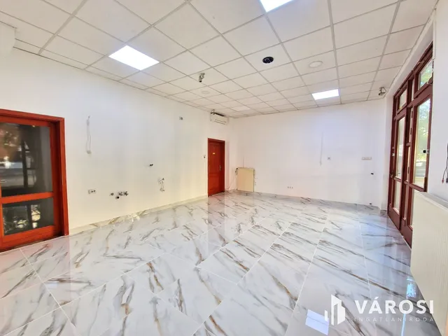 Kiadó kereskedelmi és ipari ingatlan Békéscsaba, Belváros 67 nm