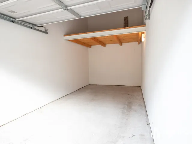 Kiadó garázs Szeged, Móraváros 18 nm