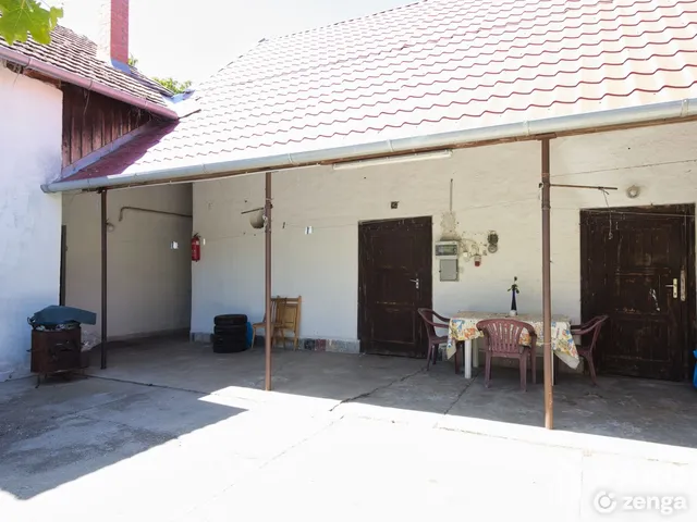 Eladó ház Röszke 300 nm