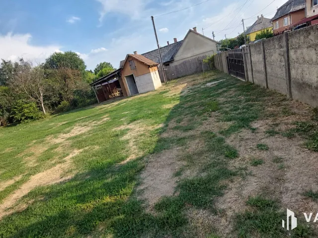 Eladó telek Hajdúhadház 860 nm