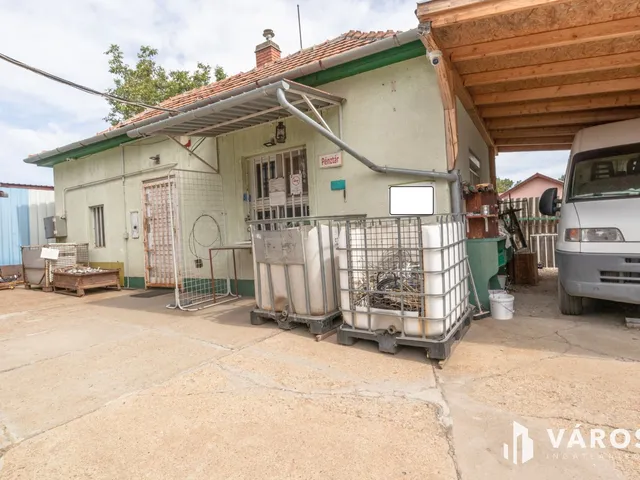 Eladó kereskedelmi és ipari ingatlan Szeged, Újpetőfitelep 170 nm