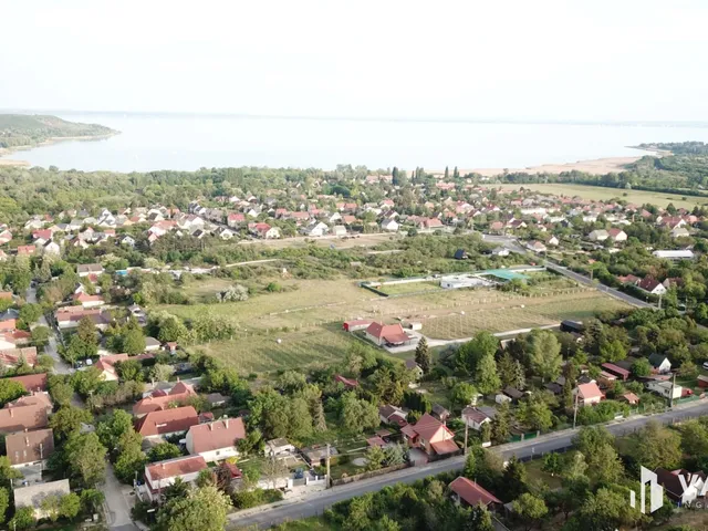 Eladó mezőgazdasági ingatlan Balatonalmádi 2695 nm