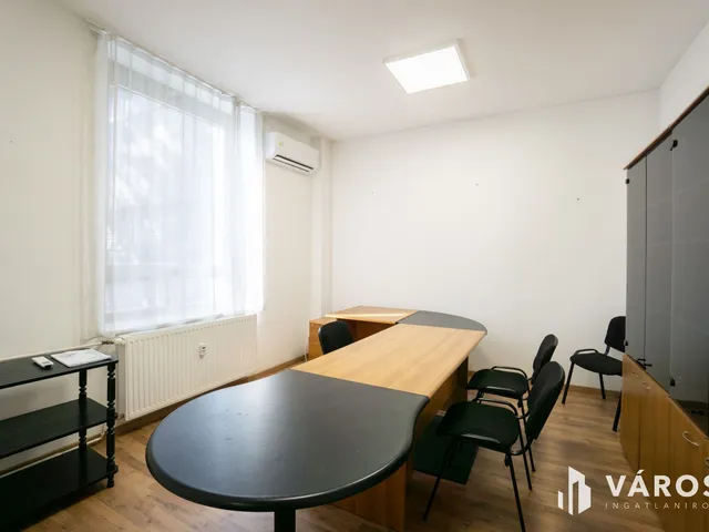 Kiadó kereskedelmi és ipari ingatlan Győr, Belváros 30 nm
