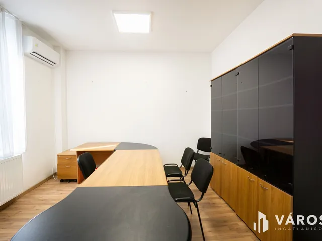 Kiadó kereskedelmi és ipari ingatlan Győr, Belváros 30 nm