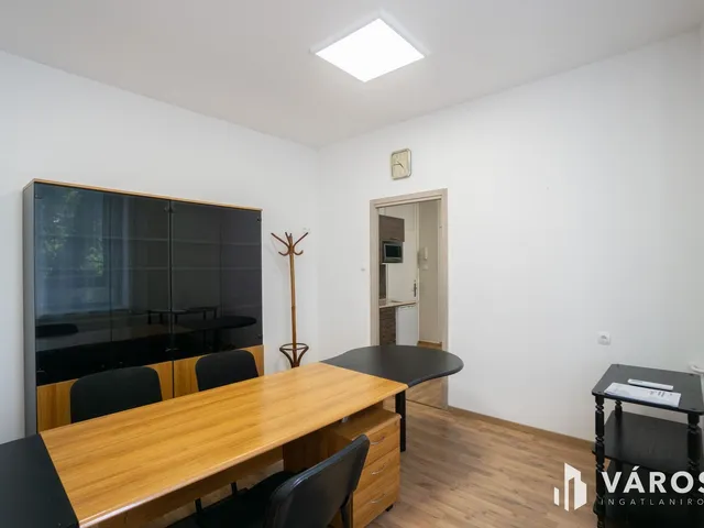Kiadó kereskedelmi és ipari ingatlan Győr, Belváros 30 nm
