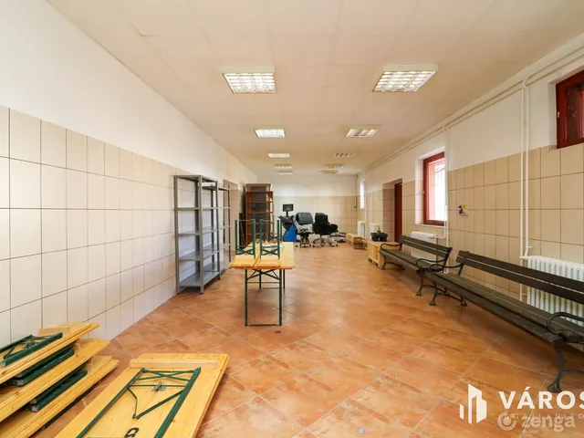Kiadó kereskedelmi és ipari ingatlan Békéscsaba 194 nm
