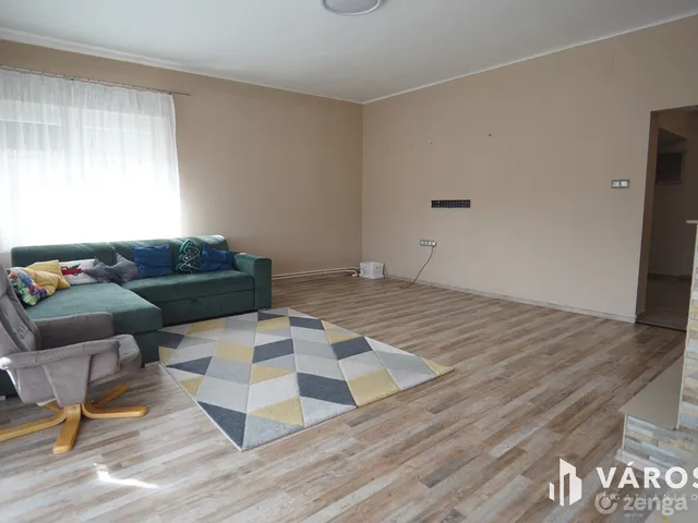 Eladó ház Surd 270 nm
