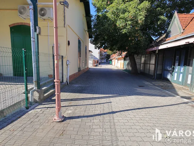 Eladó kereskedelmi és ipari ingatlan Siófok, Belváros 16 nm