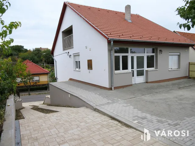 Eladó ház Kaposvár, Rómahegy 176 nm