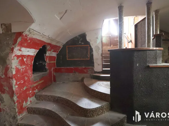 Eladó kereskedelmi és ipari ingatlan Hódmezővásárhely, Belváros 311 nm