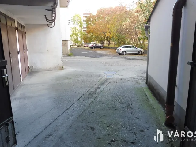 Eladó garázs Szeged 15 nm