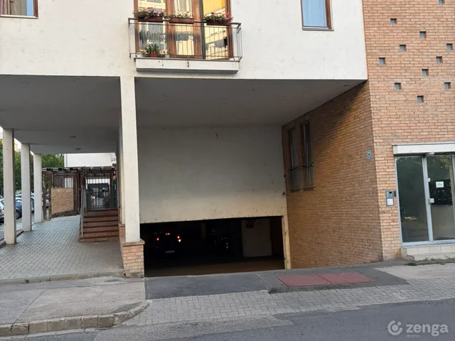 Eladó garázs Szentendre, Püspökmajori lakótelep 15 nm
