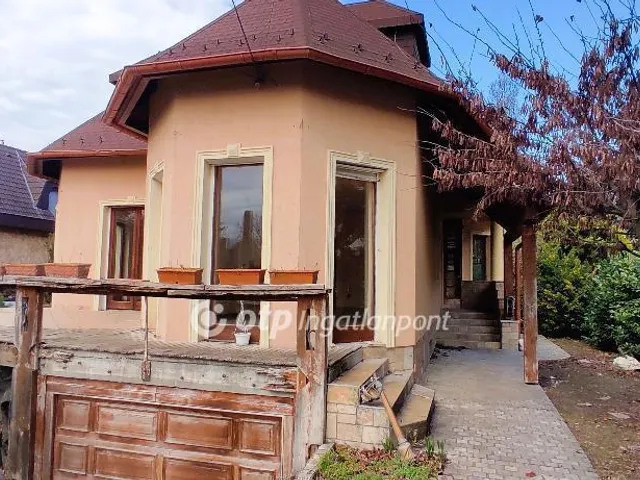 Eladó ház Budapest XVI. kerület 241 nm