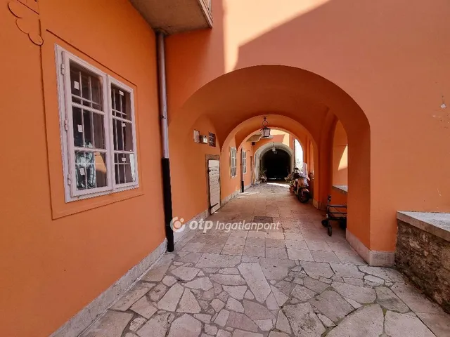 Eladó lakás Budapest I. kerület 135 nm