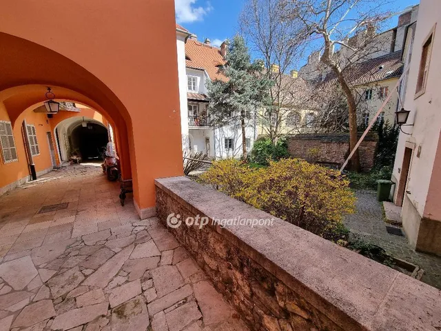 Eladó lakás Budapest I. kerület 135 nm