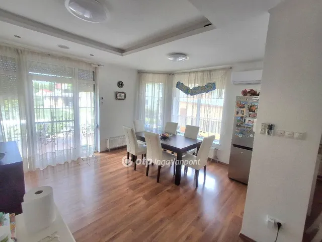 Eladó ház Budapest XVI. kerület, Sashalom 270 nm