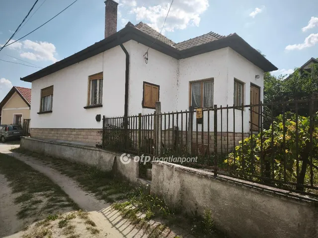 Eladó ház Szigetmonostor 79 nm