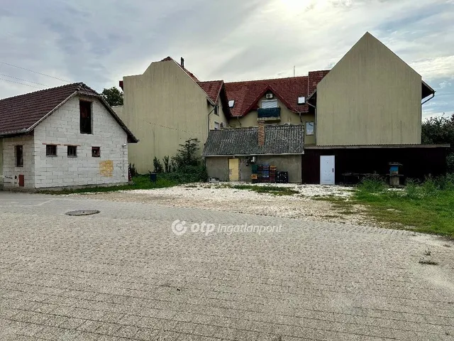 Eladó ház Monor 228 nm