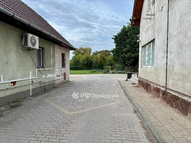 Eladó ház Monor 228 nm