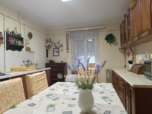 Eladó lakás Békéscsaba 75 nm