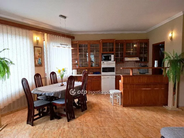 Eladó ház Békéscsaba 228 nm