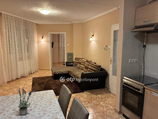 Eladó lakás Gyula, Nagyrománváros 96 nm