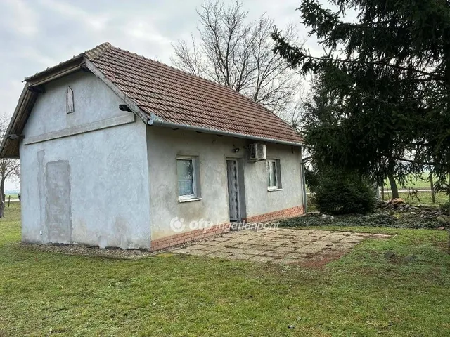 Eladó mezőgazdasági ingatlan Sarkad 40 nm