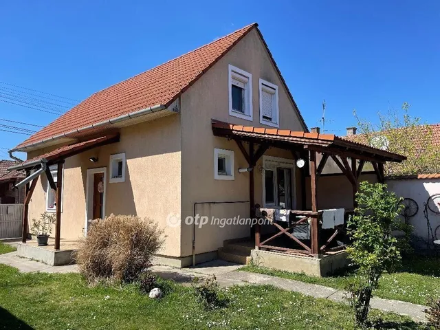 Eladó ház Gyula, Újvári 81 nm