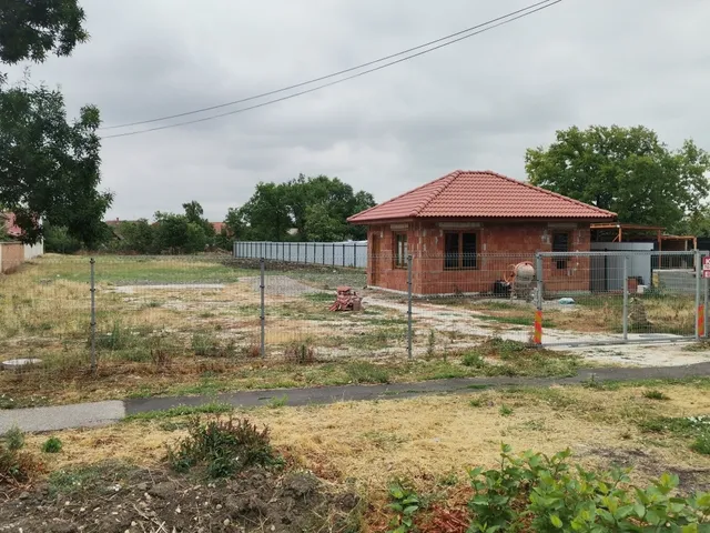 Eladó telek Békéscsaba 2071 nm