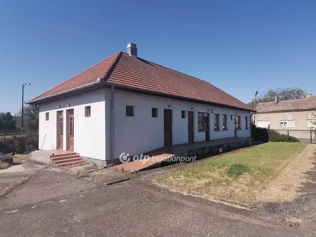 Eladó kereskedelmi és ipari ingatlan Medgyesegyháza 960 nm