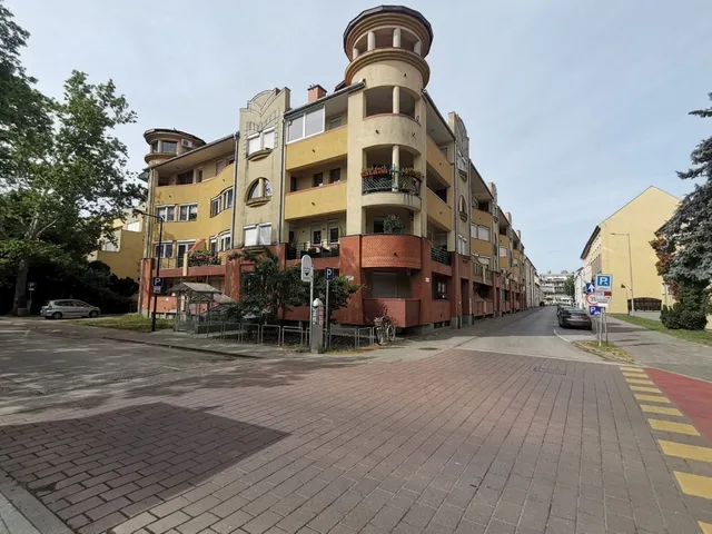 Kiadó kereskedelmi és ipari ingatlan Békéscsaba 96 nm