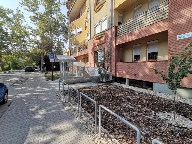 Kiadó kereskedelmi és ipari ingatlan Békéscsaba 96 nm