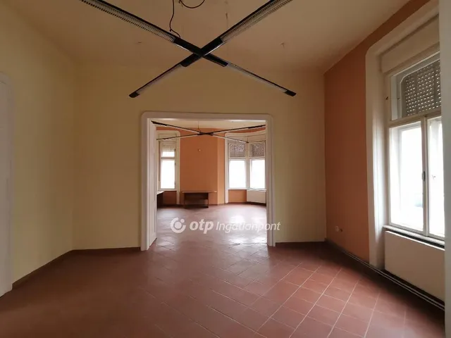 Eladó kereskedelmi és ipari ingatlan Békéscsaba 443 nm
