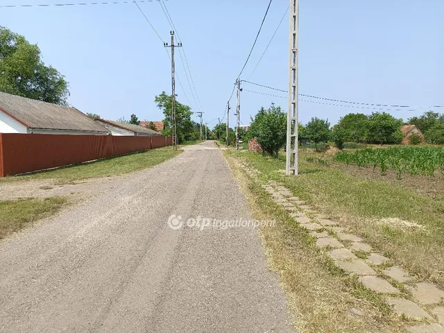 Eladó telek Békéscsaba 1079 nm