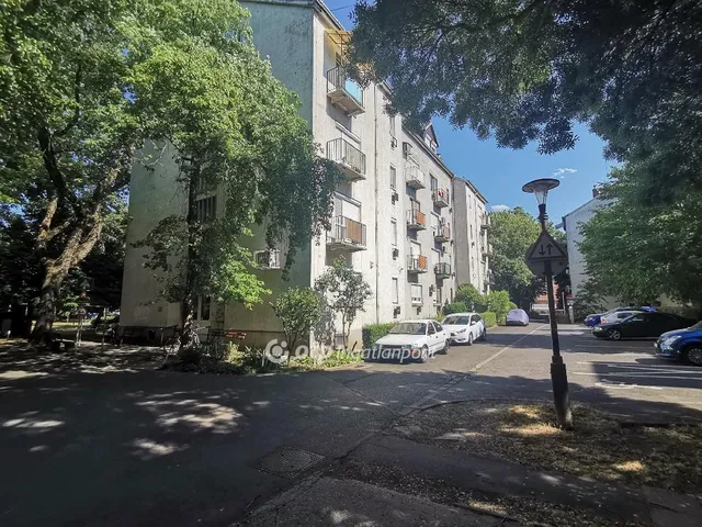 Eladó lakás Békéscsaba, Penza-lakótelep 38 nm