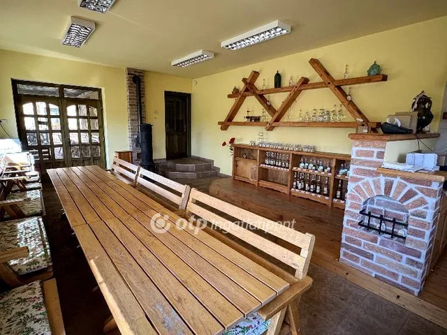 Eladó kereskedelmi és ipari ingatlan Sarkad 200 nm